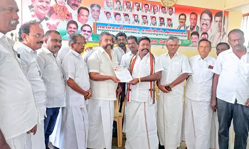 தென்காசி மாவட்ட காங்கிரஸ் நிர்வாகிகள் பட்டியலை  பழனிநாடார் எம்.எல்.ஏ. வெளியிட்டார்