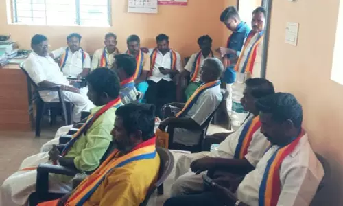 பாட்டாளி மக்கள் கட்சியினர் உள்ளிருப்பு போராட்டம்