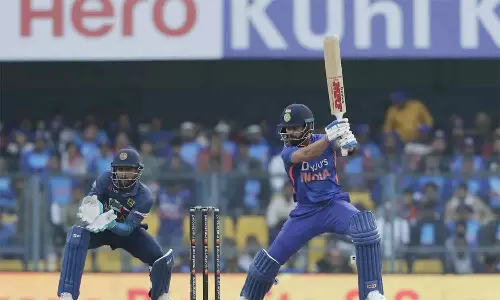 விராட் கோலி அதிரடி சதம்: இலங்கை அணிக்கு 374 ரன்கள் இலக்கு நிர்ணயித்தது இந்தியா