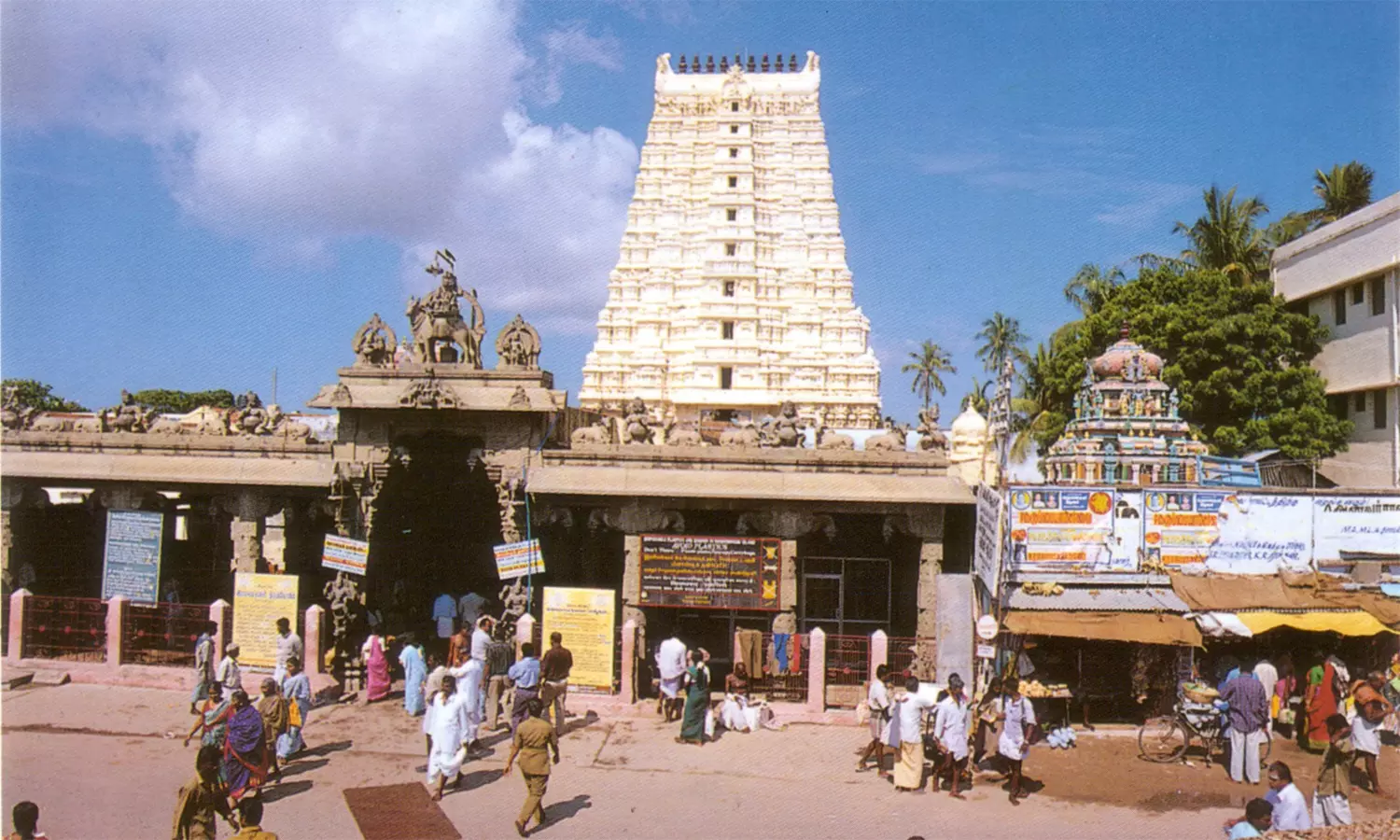 ராமேசுவரம் கோவிலில் தரிசன பாதைகள் கம்பிகள் வைத்து அடைப்பு: பக்தர்கள் அவதி