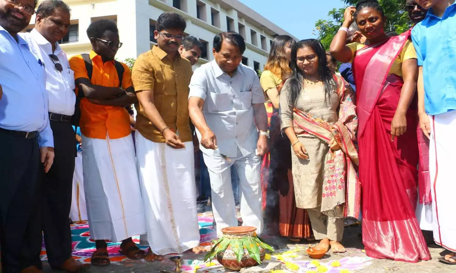 தமிழுக்கு ஒரு ஆபத்து என்றால் அனைவரும் ஒன்றிணைந்து போராட வேண்டும்