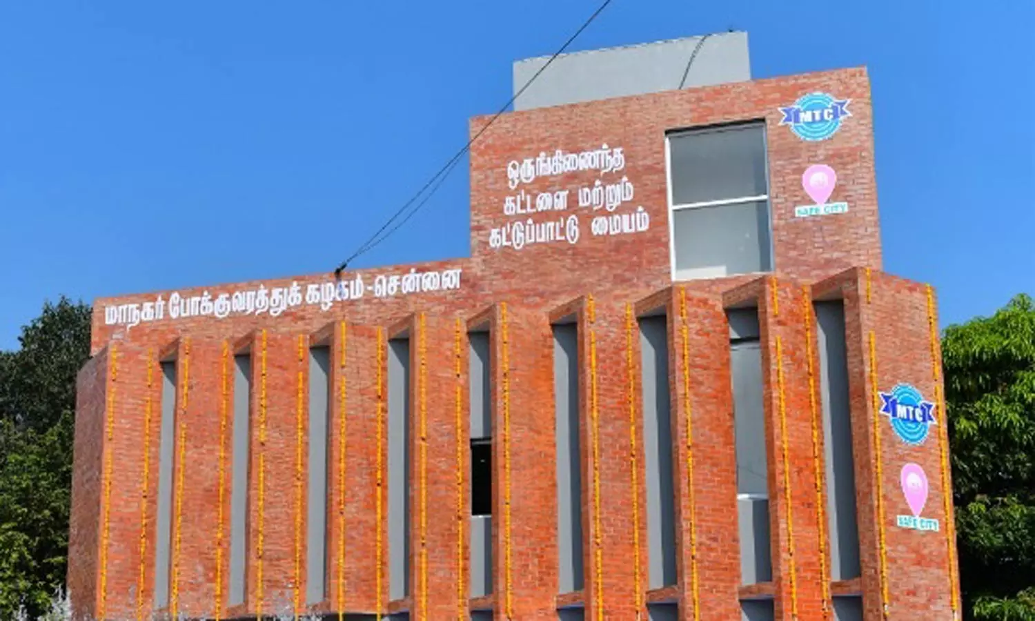 பல்லவன் இல்லத்தில் காட்சித்திரையுடன் கூடிய கட்டுப்பாட்டு அறை- உதயநிதி ஸ்டாலின் திறந்து வைத்தார் பல்லவன் இல்லத்தில் காட்சித்திரையுடன் கூடிய கட்டுப்பாட்டு அறை- உதயநிதி ஸ்டாலின் திறந்து வைத்தார்