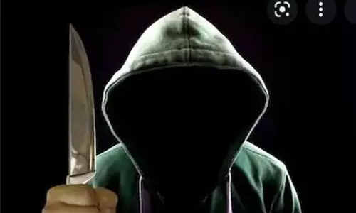 கரூர் அருகே வாலிபருக்கு கத்திகுத்து