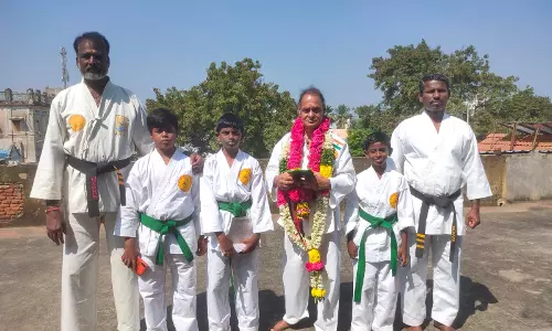 கராத்தே பயிற்சி பள்ளியில் தகுதி பட்டைகள் வழங்கும் விழா