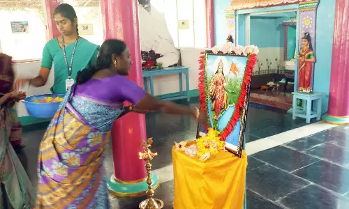 பாளை சாரதா கல்லூரியில் பாரத மாதா பூஜை