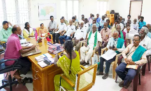 திருப்பத்தூர் சர்க்கரை ஆலைக்கு கரும்புகள் கொண்டு செல்ல அனுமதிக்க வேண்டும்