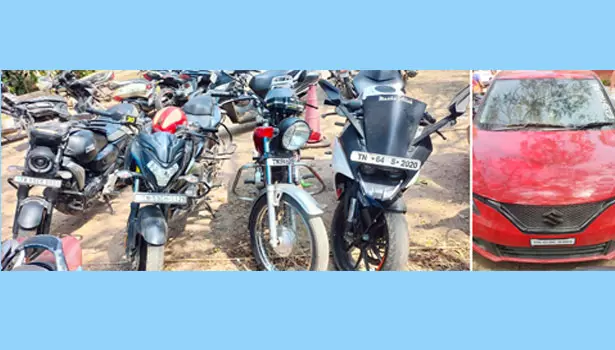 அதிவேகமாக வாகனம் ஓட்டிச்சென்ற கல்லூரி மாணவர்கள் கைது