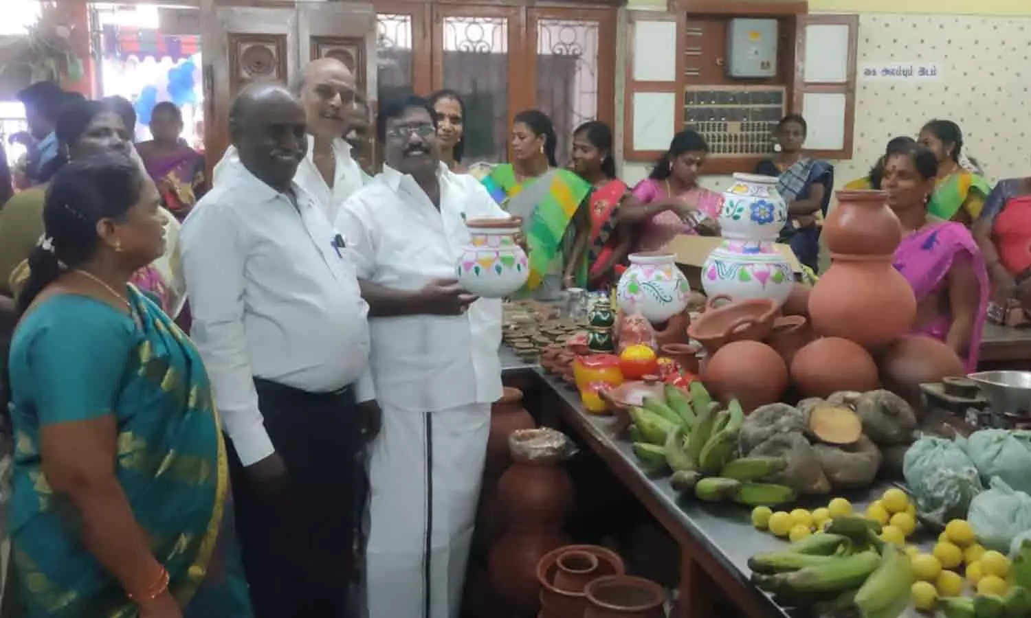 வில்லியனூரில் பொங்கல் அங்காடி-எதிர்கட்சி தலைவர் சிவா தொடங்கி வைத்தார் வில்லியனூரில் பொங்கல் அங்காடி-எதிர்கட்சி தலைவர் சிவா தொடங்கி வைத்தார்