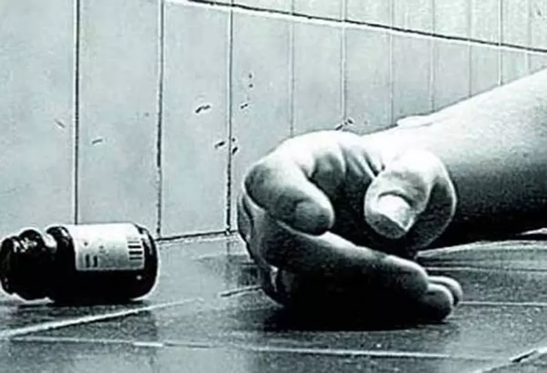 இளம்பெண் தற்கொலை