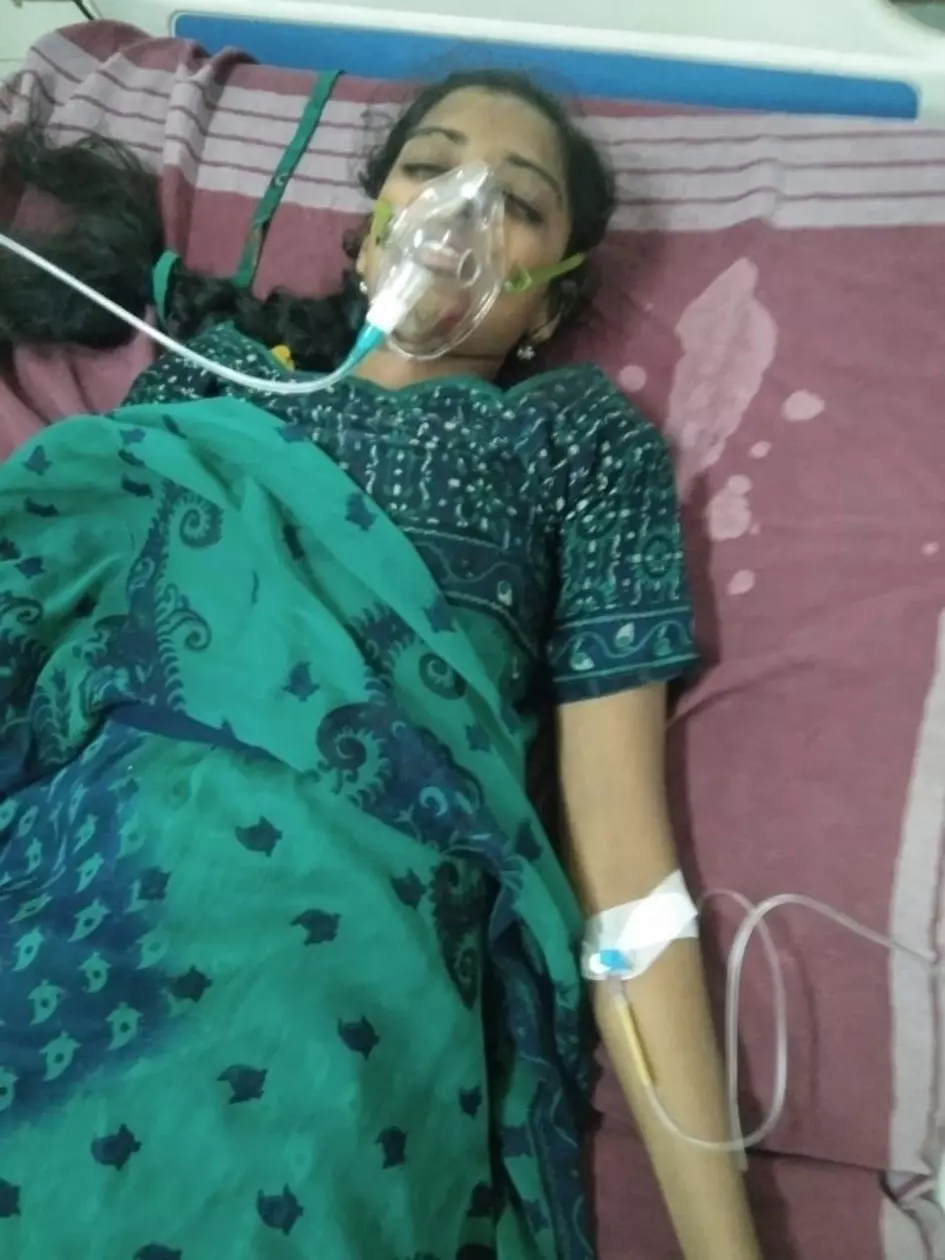 இளம்பெண்ணை துப்பட்டாவால் கழுத்தை இறுக்கி கொலை செய்ய முயற்சி