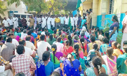 தூய்மை பணியாளர்கள் முற்றுகை போராட்டம்