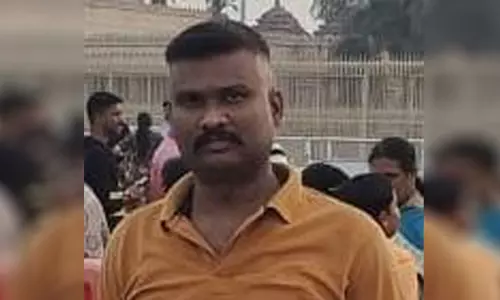 ெமாபட் மீது கல்லூரி பஸ் மோதி ஆயுதப்படை போலீஸ்காரர் பலி