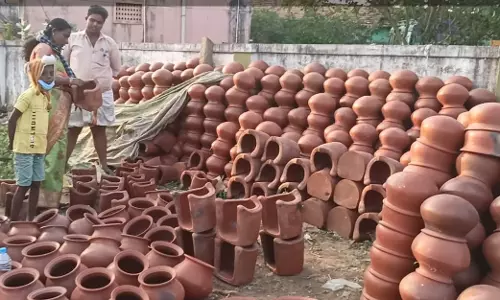 புதுக்கோட்டையில் பொங்கல் பானை விற்பனை ஜோர்