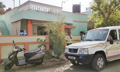 அரசு பள்ளி தலைமையாசிரியை வீட்டில் 15 பவுன் நகை-பணம் கொள்ளை