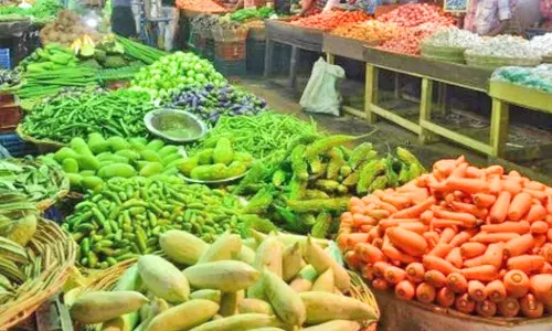 பாவூர்சத்திரம் மார்க்கெட்டில் பொங்கல் பண்டிகையையொட்டிகாய்கறிகள் விலை ஏறுமுகம்