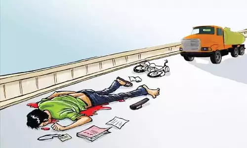 பைக் மோதி நில அளவையர் பலி