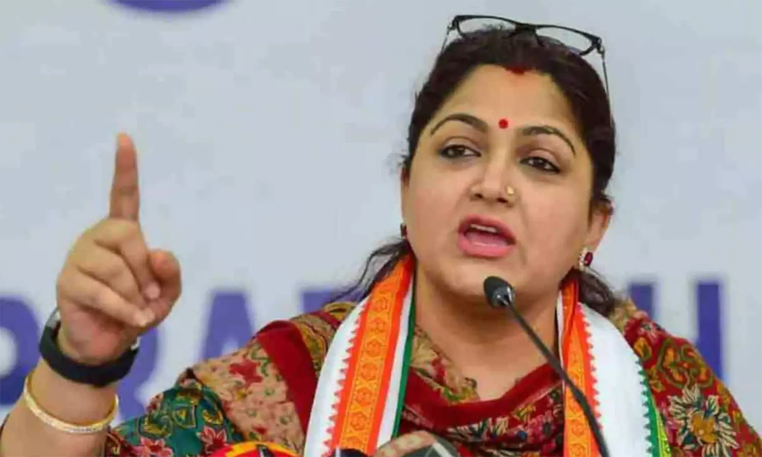 தமிழகத்தில் பெண்களுக்கு பாதுகாப்பு இல்லை: நடிகை குஷ்பு தமிழகத்தில் பெண்களுக்கு பாதுகாப்பு இல்லை: நடிகை குஷ்பு