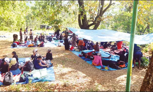 மகரஜோதியை காண சபரிமலையில் முகாமிடும் பக்தர்கள்