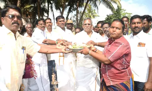 சாலை-குளம் ஆழப்படுத்தும் பணிகள்சபாநாயகர் ஏம்பலம் செல்வம் தொடங்கி வைத்தார்