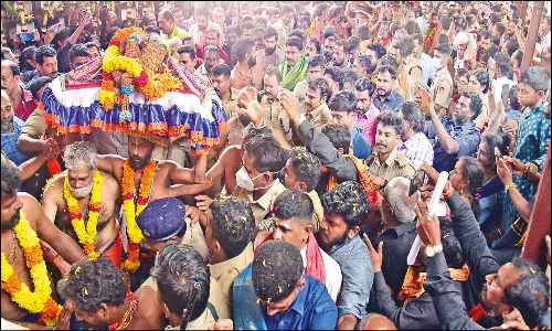 திருவாபரண பெட்டி ஊர்வலம் பந்தளத்தில் இருந்து சபரிமலைக்கு புறப்பட்டது