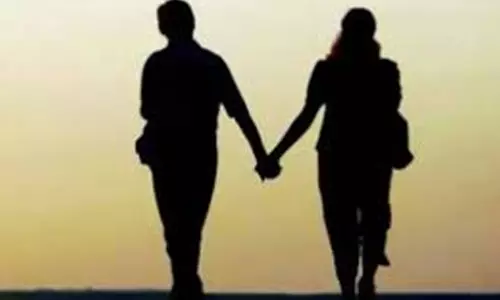 2 குழந்தைகளை தவிக்கவிட்டு சின்ன மாமனாருடன் பெண் ஓட்டம்