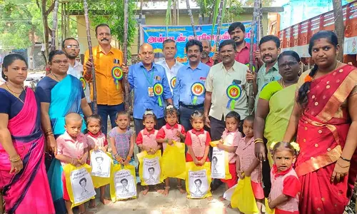 கோவில்பட்டியில் அங்கன்வாடி குழந்தைகளுக்கு பொங்கல் தொகுப்பு