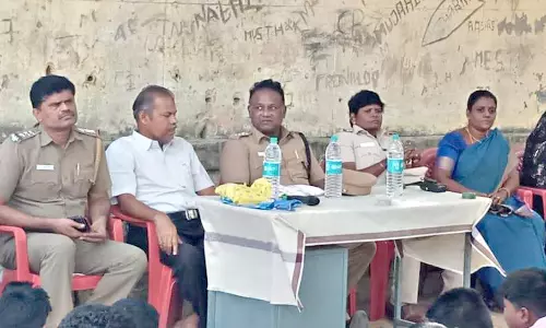 பொது சொத்துகளை பாதுகாக்க மாணவர்களுக்கு விழிப்புணர்வு