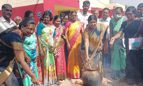 சமத்துவ பொங்கல் கொண்டாடிய கலெக்டர்