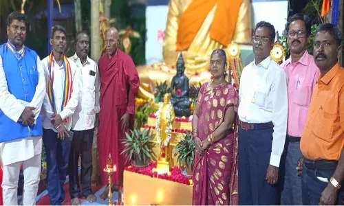 புத்தபிக்குகளுக்கு அரசு உதவி செய்ய வேண்டும்