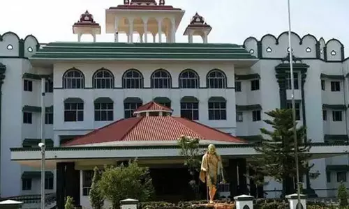 தன்னார்வலர்களை கொண்டு சீமை கருவேல மரங்களை அகற்ற நடவடிக்கை எடுக்க வேண்டும்- மதுரை ஐகோர்ட்