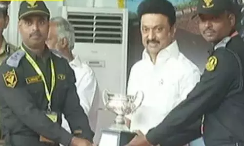 காவலர் துப்பாக்கிச்சுடும் போட்டியில் வெற்றி பெற்ற காவலர்களுக்கு பரிசுகளை வழங்கிய முதலமைச்சர் மு.க.ஸ்டாலின்