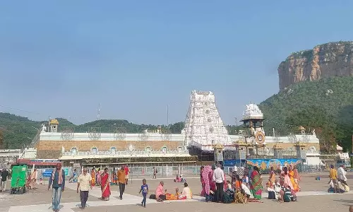 திருப்பதி கோவிலில் கடந்த ஆண்டு உண்டியல் வருமானம் ரூ.1,450 கோடி: தேவஸ்தான அதிகாரி தகவல்