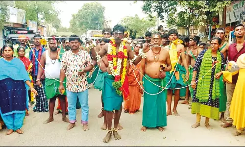 பொங்கல் பண்டிகையை முன்னிட்டு திருச்செந்தூரில் குவிந்த பாதயாத்திரை பக்தர்கள்