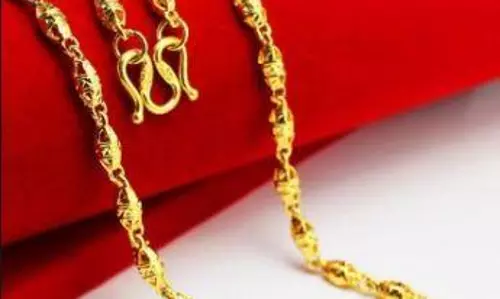 வீட்டில் நகைகள் திருட்டு