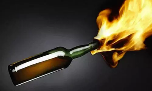 தூத்துக்குடியில் வாலிபர் வீடு மீது பெட்ரோல் குண்டு வீச்சு