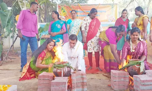 குடும்பத்தோடு பொங்கலிட்ட மாவட்ட போலீஸ் சூப்பிரண்டு