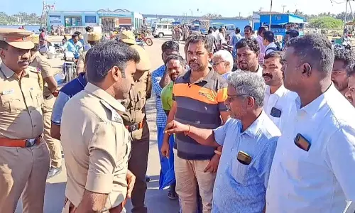 காரைக்கால் மீனவர்களை நடுகடலில் சிறைப்பிடிக்க போவதாக மீனவர்கள் அறிவிப்பு