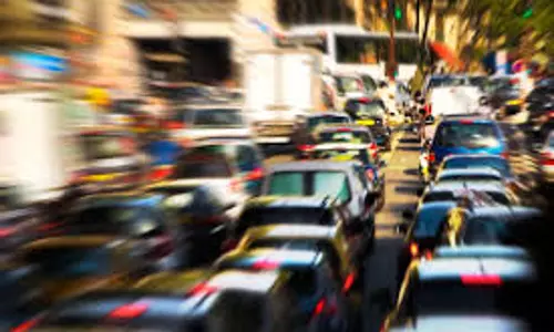 பொங்கல் பண்டிகை விடுமுறை : வாகனங்கள் படையெடுப்பால் சுங்கசாவடியில் வாகன நெரிசல்