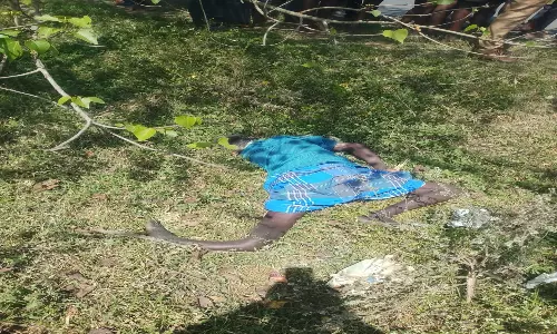 பண்ருட்டியில்  சாலை ஓரத்தில் பிணமாக  கிடந்த விவசாயிகொலையா?  போலீஸ் விசாரணை