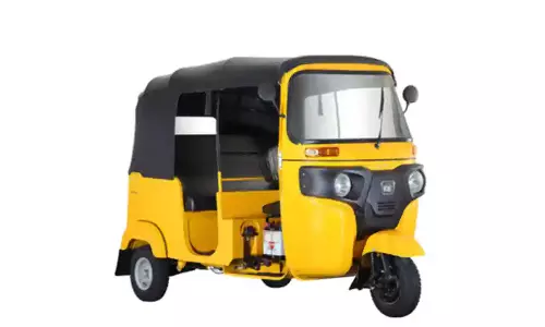 நல வாரியத்தில் பதிவு பெற்ற பெண் ஓட்டுநர்களுக்கு மானிய விலையில் ஆட்டோ- தொழிலாளர் உதவி ஆணையர் வளர்மதி