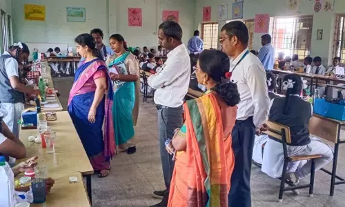 பள்ளியில் அறிவியல் கண்காட்சி