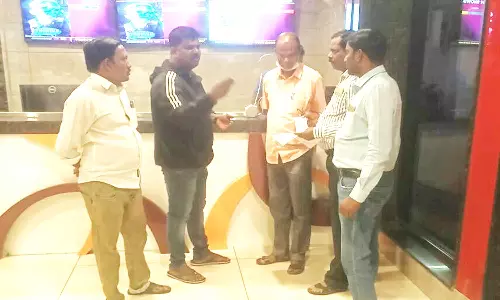 வாரிசு, துணிவு வெளியான தியேட்டர்களில் உதவி கலெக்டர் திடீர் சோதனை