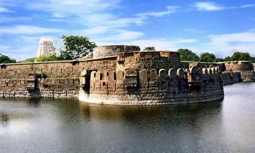 வேலூர் கோட்டை அகழியில் ஆண் பிணம் மீட்பு