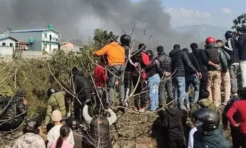 நேபாளத்தில் 72 பேருடன் சென்ற விமானம் விபத்து