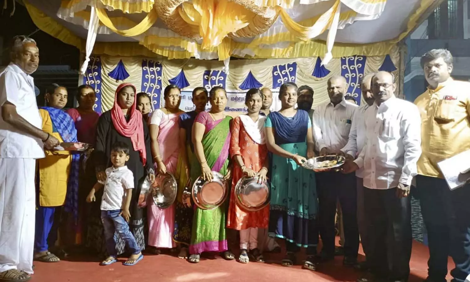 கோவில்பட்டியில் பொங்கல் திருவிழா- போட்டிகளில் வெற்றி பெற்றவர்களுக்கு பரிசளிப்பு