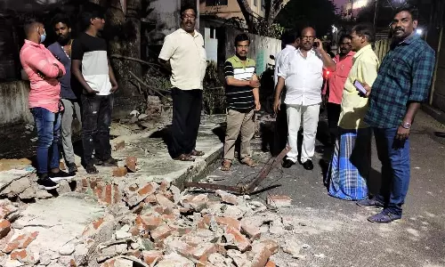 புதுவையில் அரசு கட்டிட சுவர் இடிந்து சுற்றுலா பயணி பலி