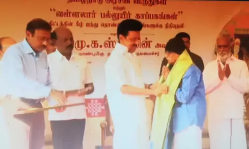 திருவள்ளுவர் தினம்- திருவள்ளுவர் சிலைக்கு முதலமைச்சர் மு.க.ஸ்டாலின் மரியாதை