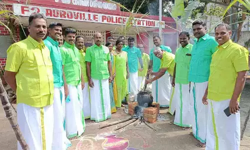 போலீஸ் நிலையங்களில் பொங்கல் கொண்டாட்டம்