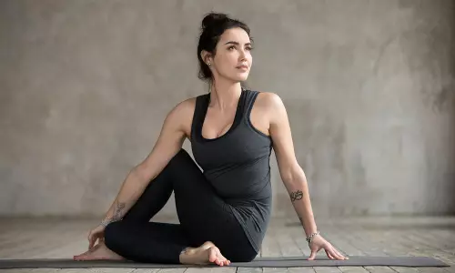 தோள்கள், இடுப்பை பலப்படுத்தும் பரத்வாஜாசனம்