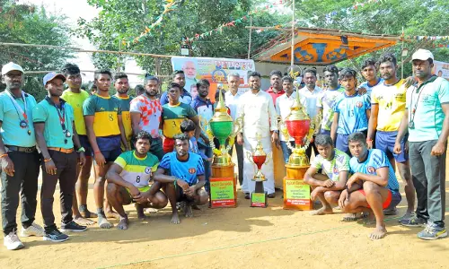 வாசுதேவநல்லூர் அருகே  ஆண்களுக்கான மின்னொளி கபடி போட்டி